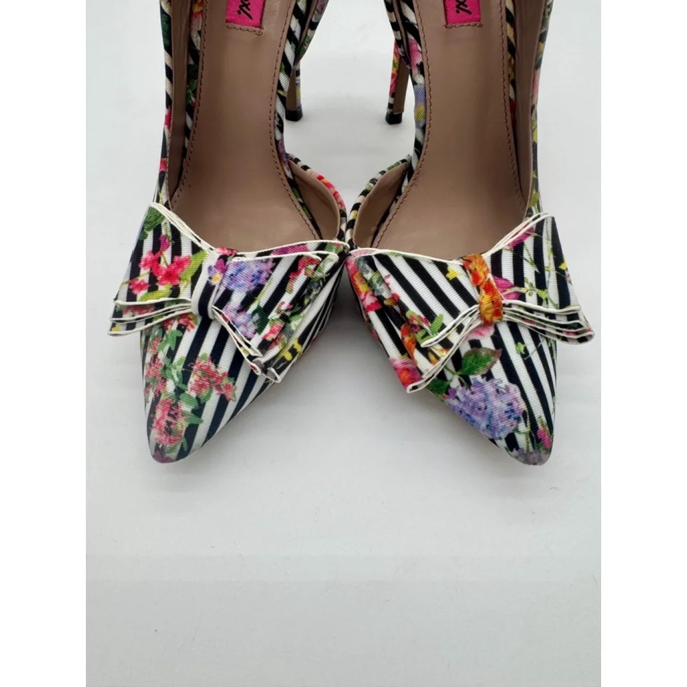 Women's Betsey Johnson Heels Size 8.5 Size Floral Black White Stripes - Picture 2 of 11